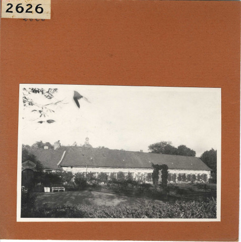 Saint-Georges-sur-Loire : Château de Serrant (extérieur)