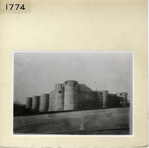 Angers : Vue d'ensemble du château