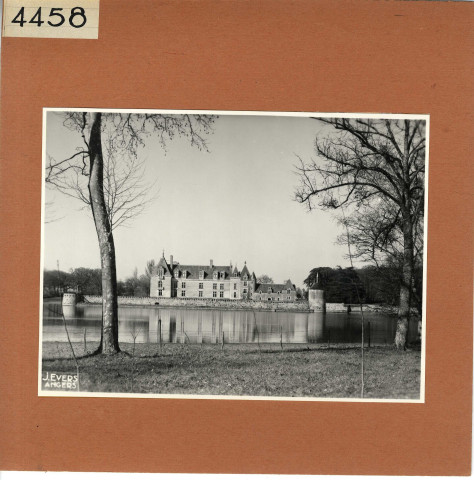 Chambellay : Château du Bois-Montboucher, lac