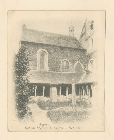 22. Angers. Hôpital St-Jean, le cloître