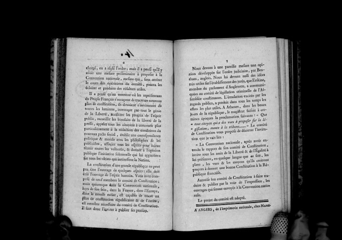 Rapport du citoyen Barrère sur l'invitation à faire, aux amis de la liberté et de l'égalité, de présenter leurs vues sur la Constitution à donner à la République française, le 19 octobre 1792
