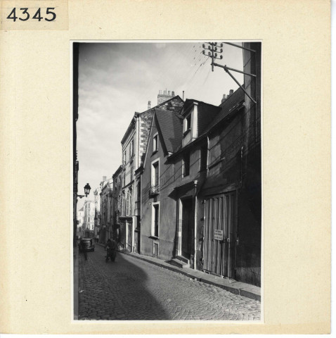 Angers : Vue d'ensemble de la rue des Deux Haies