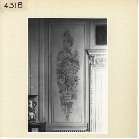 Angers : Panneau sculpté, salon du préfet (Préfecture)