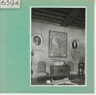 Les Verchers-sur-Layon : Château d'Echuilly, panoplie de la grande salle. Dessous, maquette du château faite par l'architecte au moment de la construction