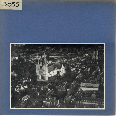 Angers : Vue d'ensemble de la cathédrale, vue aérienne