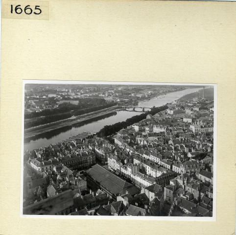 Angers : Vue d'ensemble de la Maine