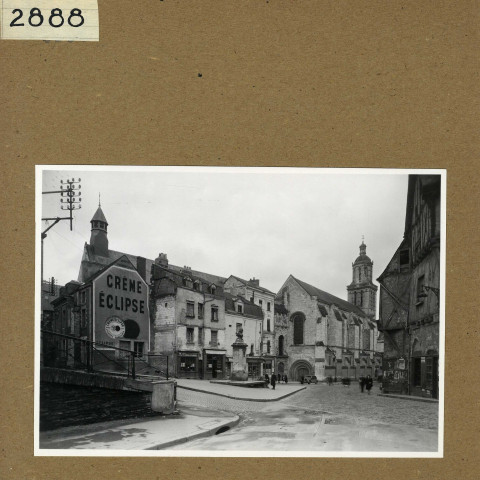Angers : Eglise La Trinité, avec place de la Laiterie et chapelle Ronceray