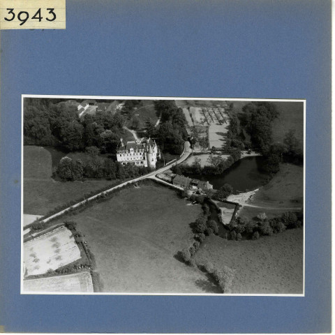 Feneu : Château de Sautré (vue aérienne)