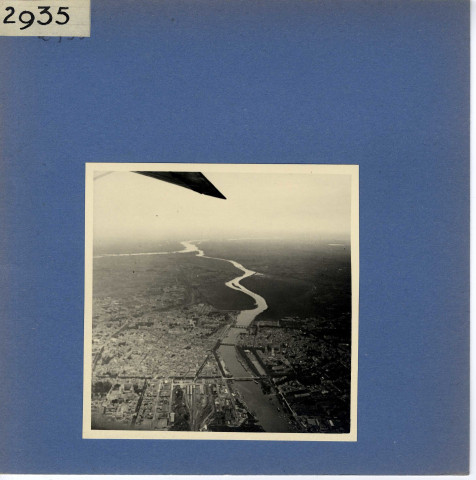 Angers : Vue aérienne vers l'aval