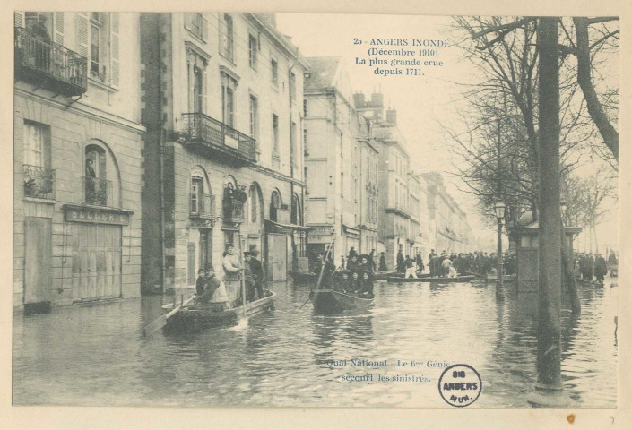 25. Angers inondé (Décembre 1910). La plus grande crue depuis 1711. Quai National. Le 6me Génie secourt les sinistrés