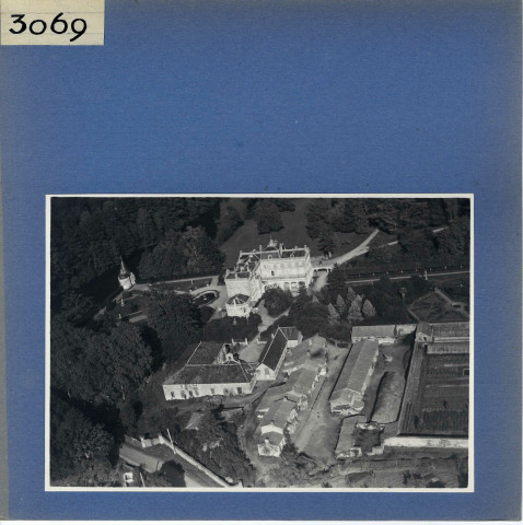 Chaudron-en-Mauges : Château du Plessis-Villoutreys, vue aérienne