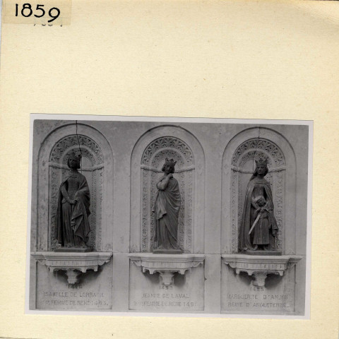 Angers : Détail d'une face de la statue du Roi René