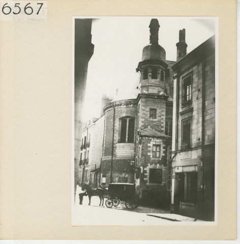 Angers : Chevet et clocher de l'ancienne église Notre-Dame, près de la place des Halles, en 1895
