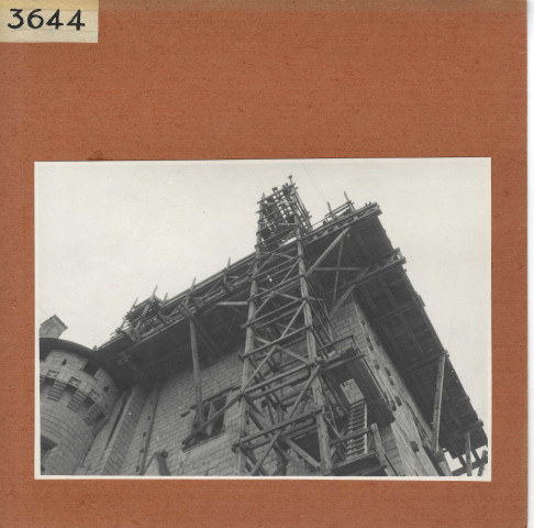 Montsoreau : Echafaudage extérieur