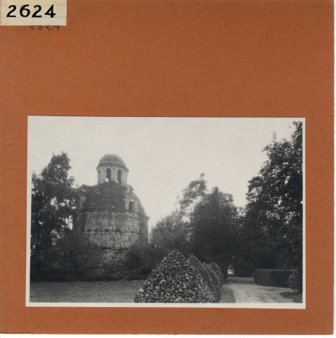 Saint-Georges-sur-Loire : Château de Serrant (extérieur)