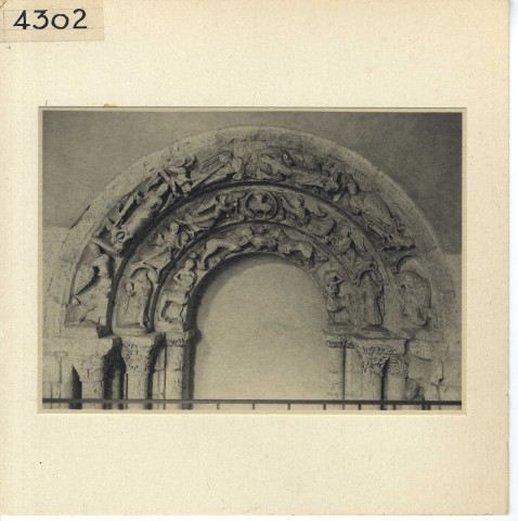 Angers : Arcade ancienne porte du réfectoire (Préfecture)