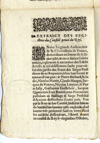 Arrest du Conseil prive du Roy, portant deffenses à tous Juges Presidiaux et leurs Greffiers, d'expedier sur requestes par commission souz leurs noms ne autrement, aucunes lettres qui deppendent de son auctorité. Et doyvent estre expediees en ses Chancelleries Presidiales de ce Royaume, et à tous Huissiers et Sergens de les mettre à execution, si le seel du Siege Presidial dont seront emanez n'y est apposé, et ce sur les peines y contenuës.