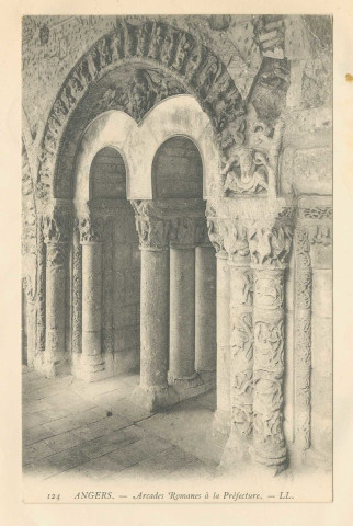 124. Angers. Arcades romaines à la Préfecture