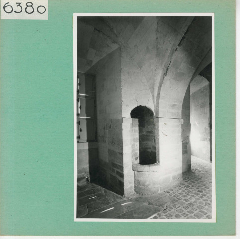 Brissac : Château, détails des murs