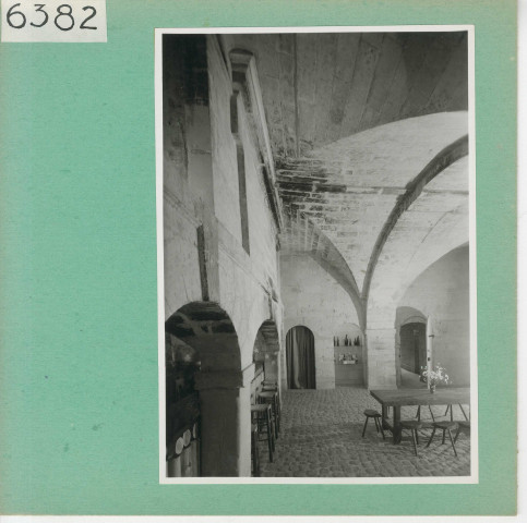 Brissac : Château, détails des salles basses