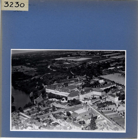 Angers : Quartier Saint-Nicolas, couvent du Bon Pasteur, étang Saint-Nicolas, vue aérienne