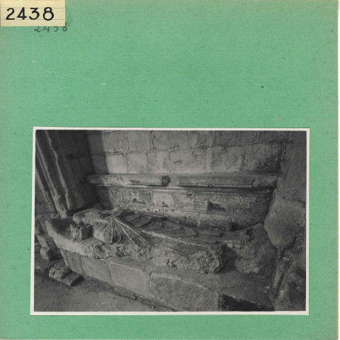 Cizay-La-Madeleine : Abbaye d'Asnières (tombeau)