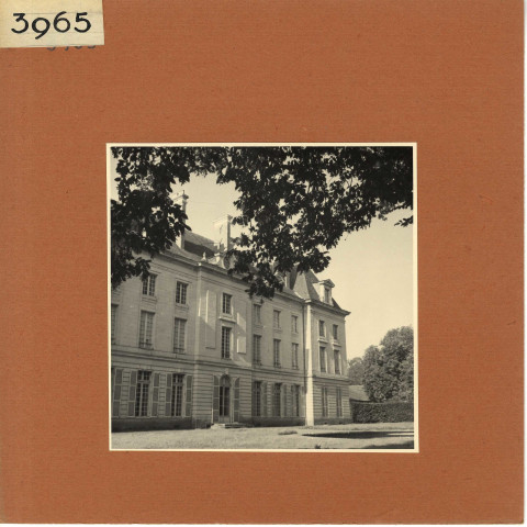 Mazé : Château de Montgeoffroy (vues extérieures au sol)