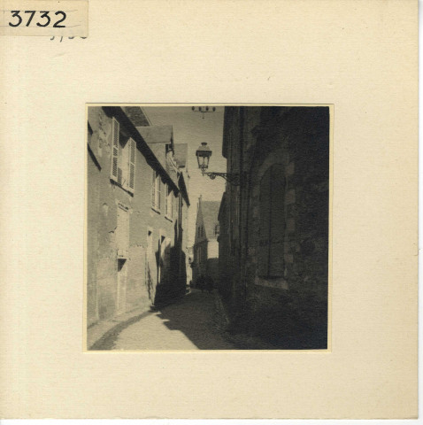 Angers : quartier de la Cité, rue du Vollier, au fond à droite, rue Saint-Christophe