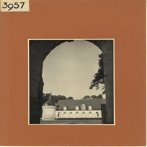 Mazé : Château de Montgeoffroy (vues extérieures au sol)