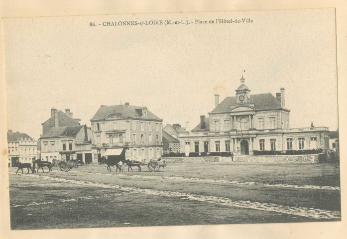 86. Chalonnes-sur-Loire (M-et-L). Place de l'hôtel de ville