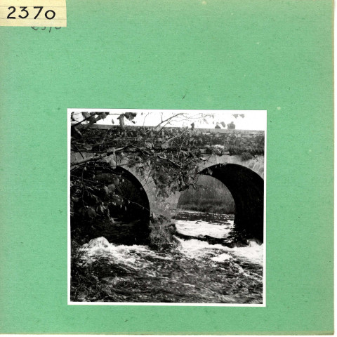 Tiffauges : Vieux pont sur la Sèvre nantaise