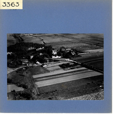 Saint-Aubin-de-Luigné : Château de la Frenaye (vue aérienne)