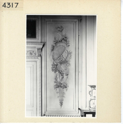 Angers : Panneau sculpté, salon du préfet (Préfecture)