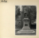 Angers : statue de Mgr Freppel place Sainte-Croix