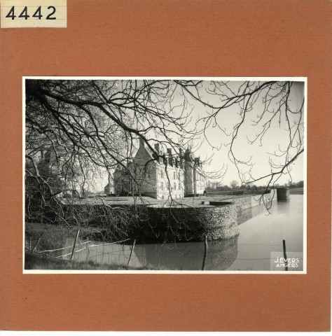 Chambellay : Château du Bois-Montboucher, extérieur et douves