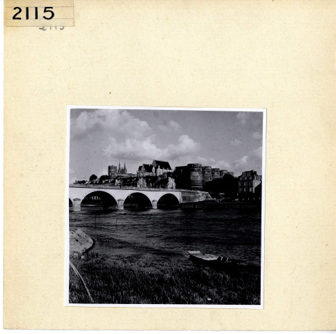 Angers : Vue d'ensemble du Château et de la Cathédrale