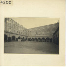 Angers : Cour d'entrée (Préfecture)