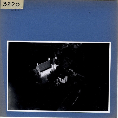 Chênehutte-les-Tuffeaux : Château du Prieuré, vue aérienne