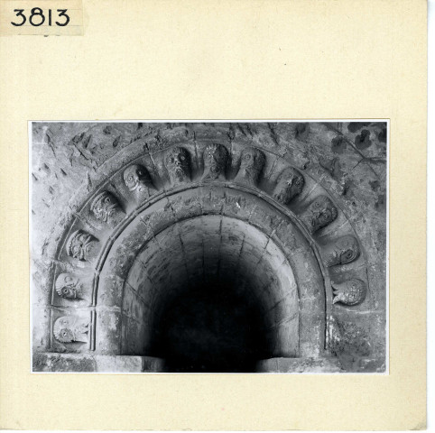 Angers : Détails des arcades romanes