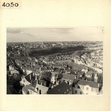 Angers : Place La Rochefoucauld (vue prise du haut de la cathédrale)