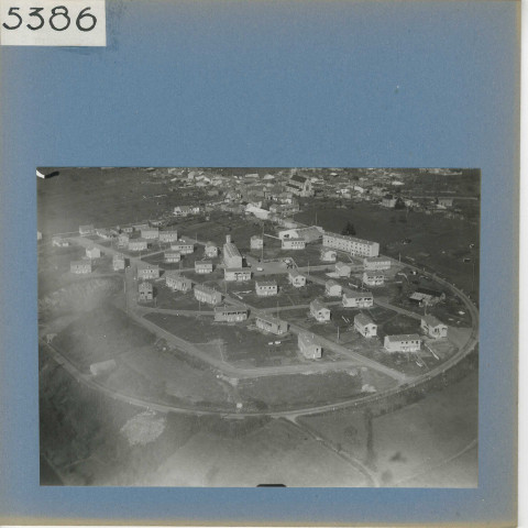 Saint-Crespin-sur-Moine : Le bourg, vue aérienne