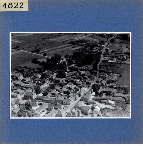 Tigné : Le bourg (vue aérienne)