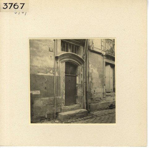Angers : quartier de la Cité, 14 rue Saint-Aignan, porte