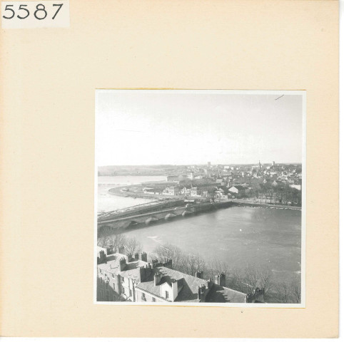 Angers : La Doutre, vue du Château