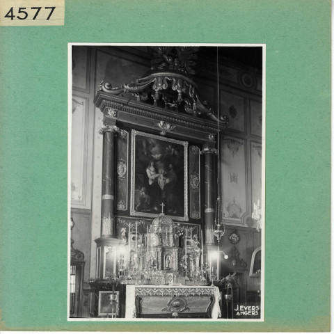 Baugé : Hospices, autel de la chapelle (détail)