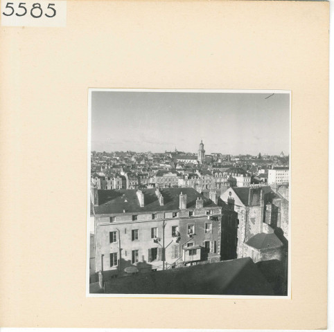 Angers : La Doutre, vue du Château