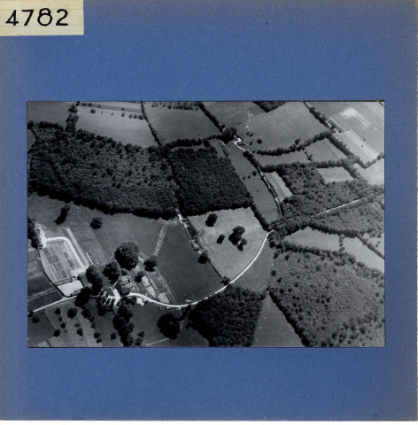 Fontaine-Guérin : Château du Dauphiné (vue aérienne)