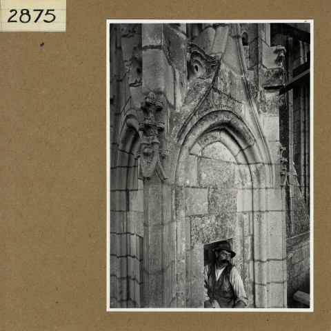 Angers : Cathédrale, détail des statues de la façade