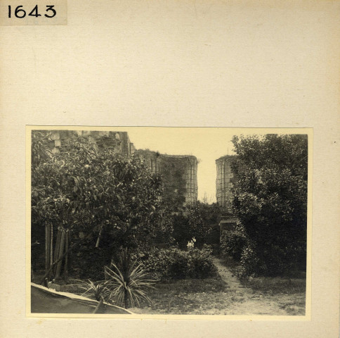 Angers : Vue d'ensemble des ruines de l'Abbaye Toussaint