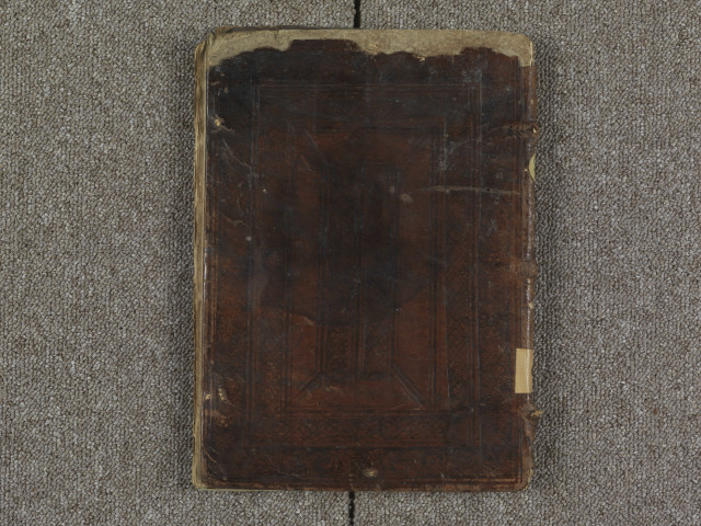 « Compte huytiesme que rend messire Pierre du Grès, prebstre, procureur et bourcier de messieurs les chanoynes, curez et chappellains de l'eglise de la Trinité d'Angiers, de leurs deniers communs, de leur recepte et des mises sur ce faictes, pour ung an entier, commanczant le jour de Nouel mil cinq cens vingt et ung, celuy jour inclus et finissant à semblable jour de Nouel, l'an revolu mil cinq cens vingt-deux, celuy jour exclus »